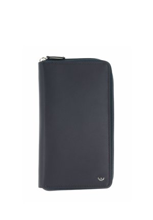 Portefeuille en cuir noir zippé avec une couture minimale et un petit logo argenté dans le coin inférieur droit, montré fermé sur fond blanc.