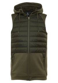 Gilet imbottito senza maniche di colore verde oliva, con zip frontale, cappuccio, cordini e due tasche, caratterizzato dal discreto logo Nike sul petto.