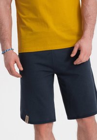 Non sélectionné, navy