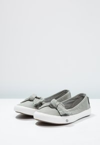 Dockers by Gerli Sapatos sem atacadores - khaki