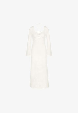 Vestito lungo bianco in maglia con maniche lunghe, scollo a barca, apertura frontale a occhiello con bottoni e laccio al collo.
