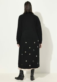 Ulla Popken Kofta - black