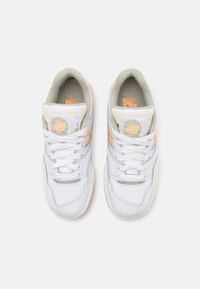 New Balance 550 UNISEX - Sapatilhas - white/beige