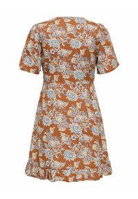 Een bruine bloemenjurk met korte mouwen, gekenmerkt door blauwe en gele bloemenpatronen, een getailleerde body en een gerimpelde zoom aan de rok.