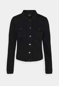 Czarna jeansowa kurtka z zapięciem na guziki z przodu, dwoma kieszeniami na piersiach i kołnierzykiem. Krój jest krótki, z wykończeniem o czystej, teksturowanej powierzchni.