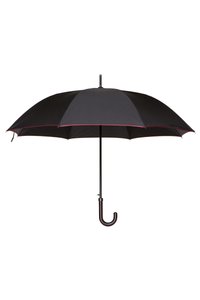 Czarna parasolka z zakrzywioną czarną rączką, mająca gładką tkaninową czaszę z karminową krawędzią, podparta solidną czarną metalową ramą.