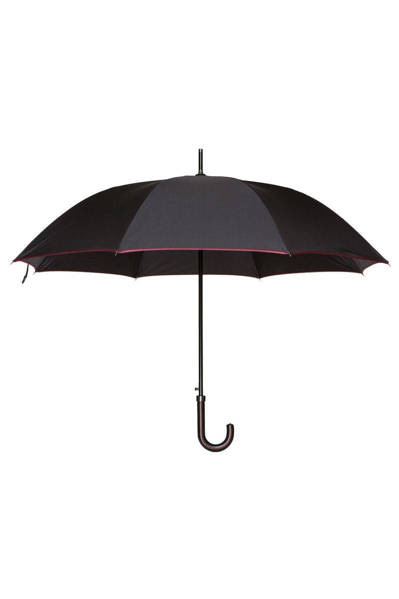 Czarna parasolka z zakrzywioną czarną rączką, mająca gładką tkaninową czaszę z karminową krawędzią, podparta solidną czarną metalową ramą.