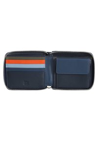 Billetera de cuero navy compacta con cierre de cremallera, que cuenta con ranuras para tarjetas en naranja, azul claro y azul oscuro, y un bolsillo deslizante.