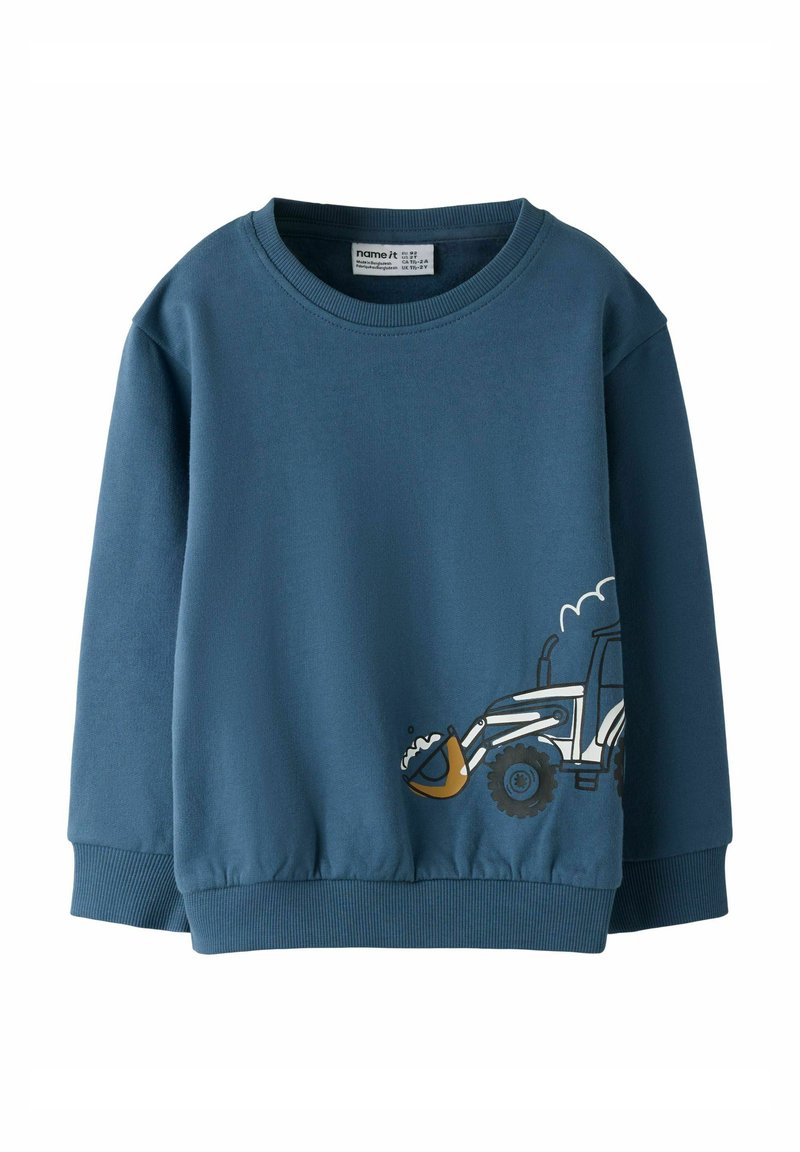 Mėlynas vaikų džemperis su grafika, vaizduojančia baltą ir geltoną ekskavatorių apatiniame dešiniajame kampe.