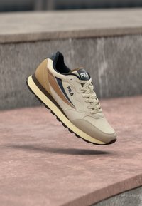 Nem kiválasztott, oyster gray/latte/navy