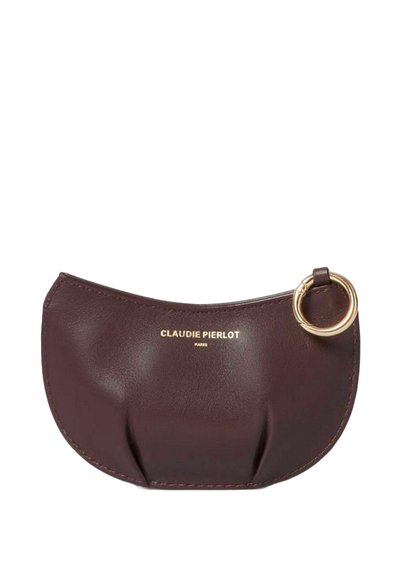 Pochette in pelle bordeaux con forma curva, accessori in hardware dorato e logo del marchio impressa sul davanti. Texture liscia.