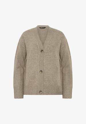 Cárdigan beige de punto con escote en V, mangas largas, puños y dobladillo acanalados, y tres grandes botones frontales para cierre.