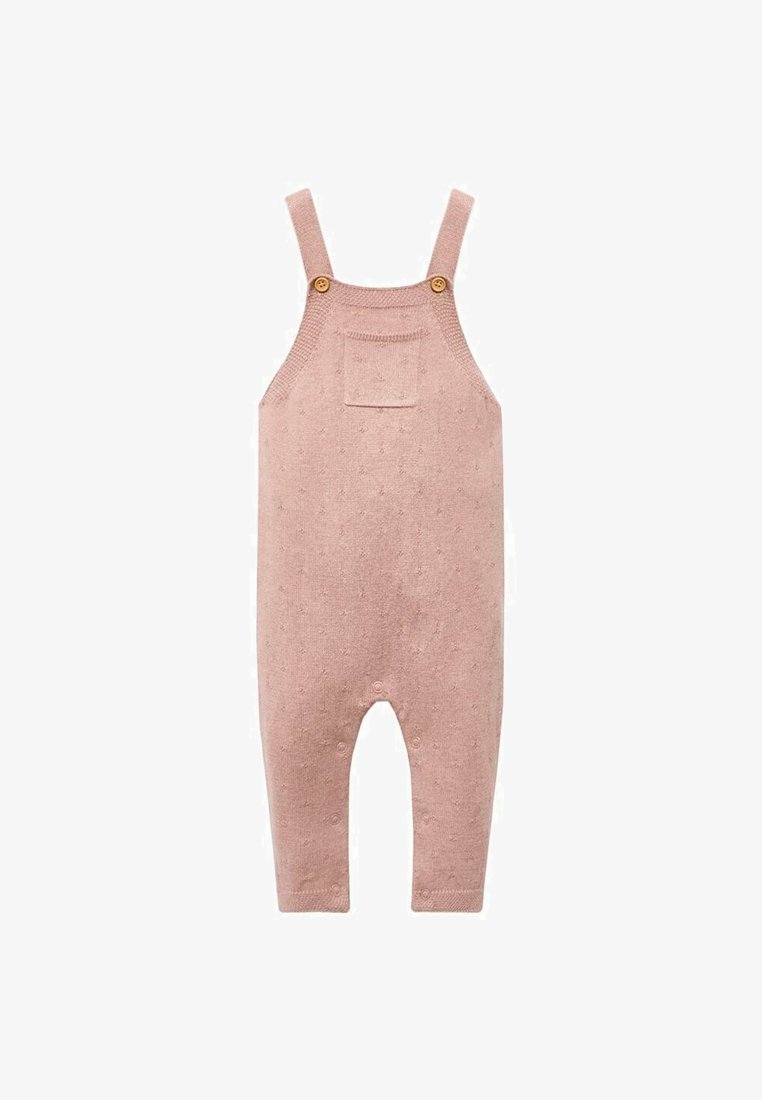 Gestrickter pinker Overall mit Trägern und zwei Knöpfen. Verfügt über eine kleine Fronttasche und strukturierte Muster.
