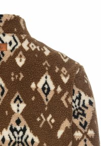 Fleecejacke in Braun mit Diamant- und geometrischen Mustern in Creme und Schwarz. Verfügt über ein Ledersignet am Kragen. Weiche Textur.