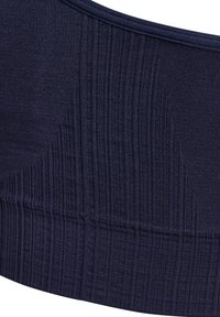 Navy naadloze beha met ribbelstructuur, brede band en gladde randen. Materiaal lijkt zacht en elastisch, wat zorgt voor een comfortabele pasvorm.