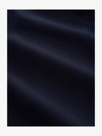 Kijelölve, sky captain blue