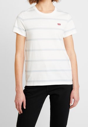 Biały bawełniany t-shirt z poziomymi, jasnoniebieskimi paskami, okrągłym dekoltem, krótkimi rękawami oraz małym czerwonym logo Levi's na piersi.