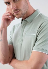 DEELUXE MARCUS - Polo - Eucalyptus