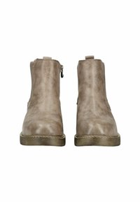Botas de tobillo beige hechas de cuero sintético texturizado, con cremallera lateral y una suela baja con acentos metálicos. Acabado suave, diseño ligeramente curvado.