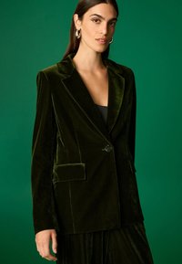 Next REGULAR FIT zielony
