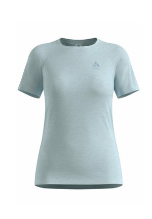 Hellblaues sportliches Damen-T-Shirt mit kurzen Ärmeln, Rundhalsausschnitt und kleinem Logo auf der linken Brustseite.