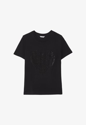 Maglietta nera a maniche corte con un grande cuore nero realizzato con borchie lucide sulla parte anteriore, scollatura a girocollo e una piccola etichetta del marchio all'interno del colletto.