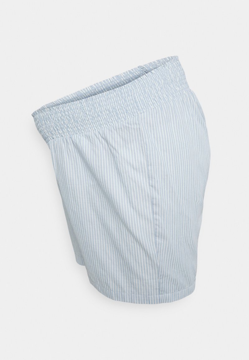 Calções listrados azul claro com cintura elástica, feitos de um tecido macio. Os calções apresentam riscas brancas verticais e um corte descontraído.