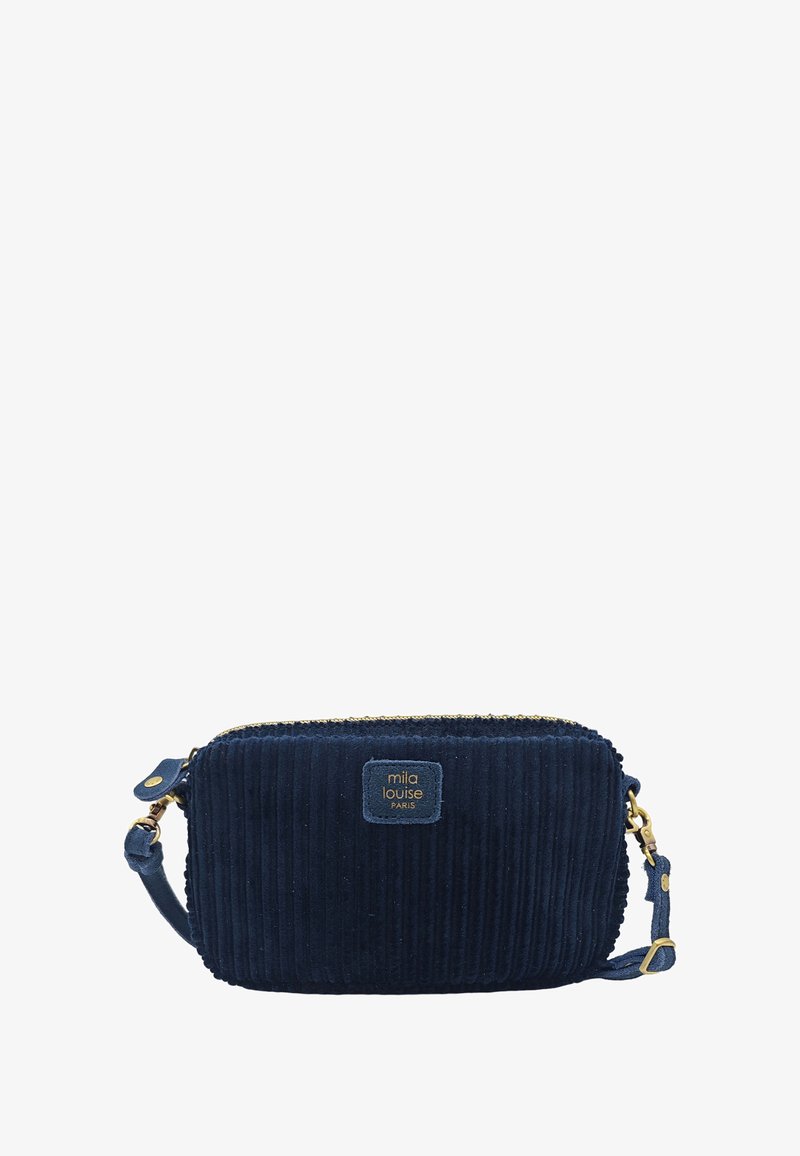 Sac bandoulière en velours côtelé bleu marine avec une fermeture éclair dorée ; présente une forme rectangulaire, un motif rayé texturé et un petit patch logo.