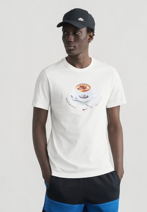 TEE CAFE MUG - Μπλουζάκι με στάμπα - sail