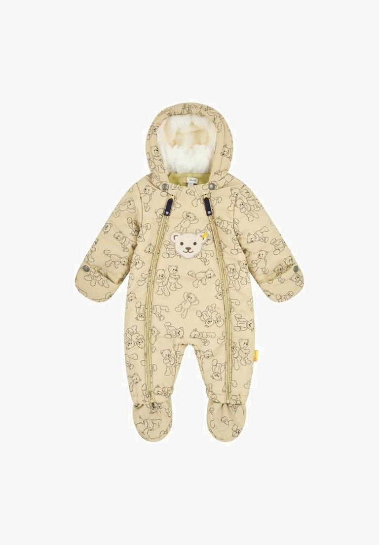 Combinaison rembourrée beige avec imprimé ours en peluche, fermeture éclair sur le devant, capuche doublée douce et design avec pieds. Comprend une application d'ours en peluche sur la poitrine.