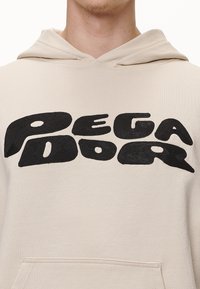 Pegador DREW BOXY HOODIE - Bluză de molton - washed desert sand