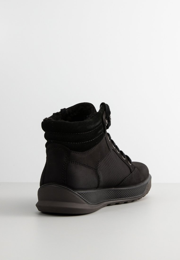Sneaker high