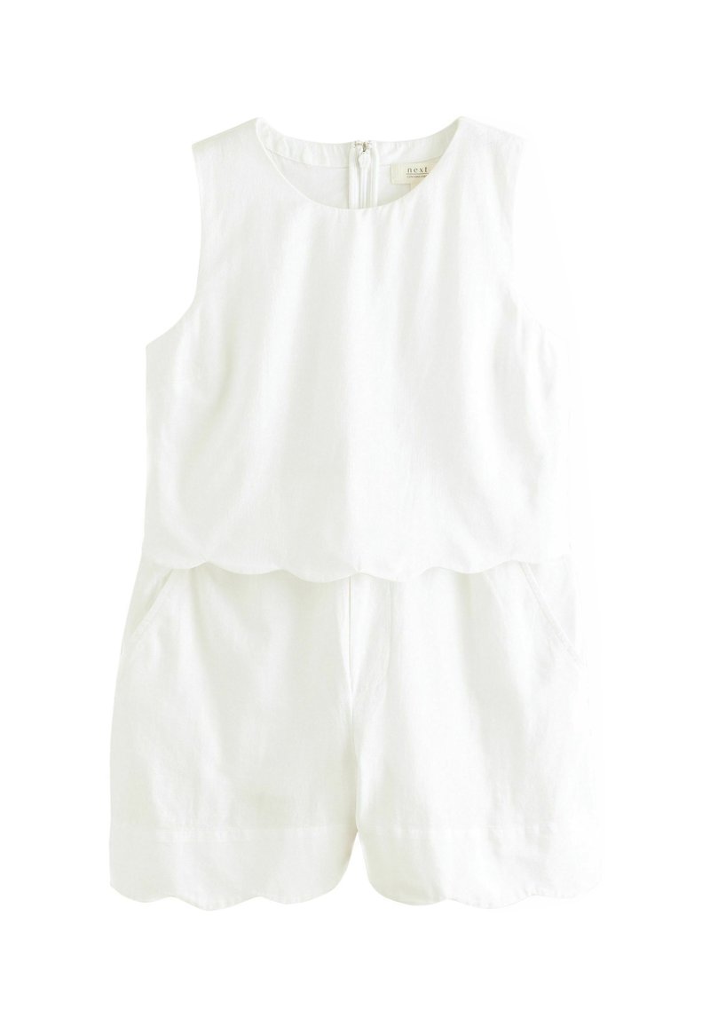 Rompers sans manches blancs avec un col rond, un ourlet à volants, deux poches latérales et une fermeture éclair au dos. Fait en tissu léger.