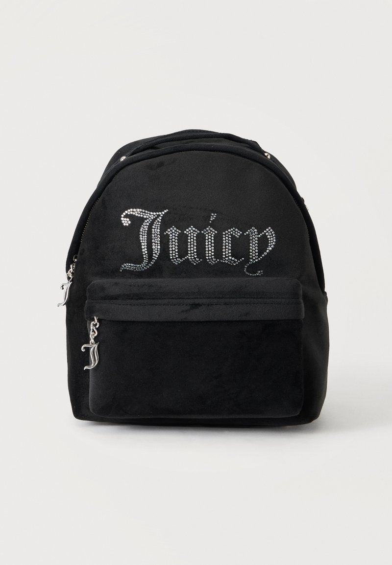 Черна велурена раница с преден цип джоб и сребристи кристали с текст "Juicy" отгоре.