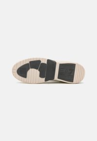 EA7 Emporio Armani BASKET UNISEX - Sportcipő - off white/black
