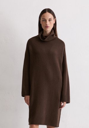 MIDI STAND-UP COLLAR - Gebreide jurk - shaded brown