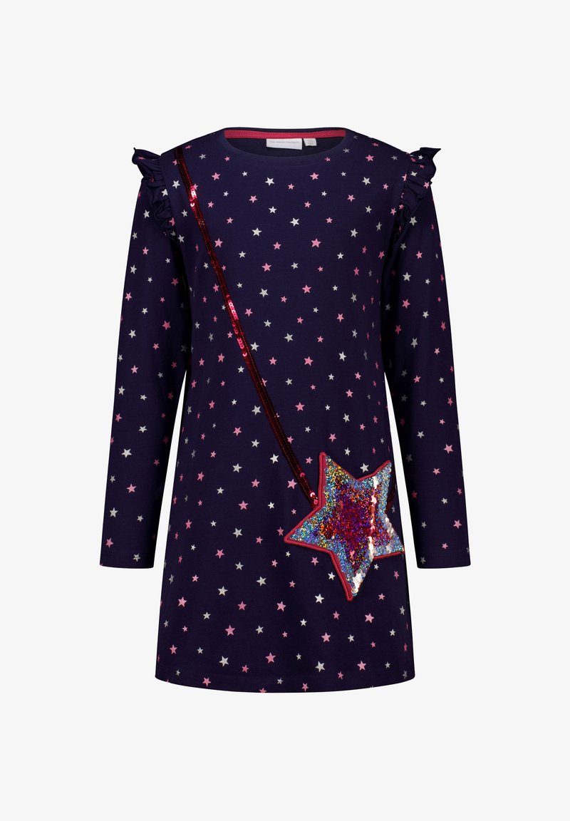 Marineblaues Langarmkleid mit pinken und silbernen Sternen, Rüschenschultern und einem roten, mit Pailletten besetzten, sternförmigen Umhänge-design.