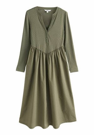 Olivengrünes Kleid mit langen Ärmeln, einem geknöpften V-Ausschnitt, geripptem Oberteil und einem gerafften Rock. Sanfte Textur mit fließendem Design und abgerundetem Saum.