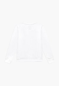 Fehér pulóver hosszú ujjal, kerek nyakkal, bordás mandzsettával és aljjal, valamint egy kis címkével a hátsó felső részen. Puha, texturált anyag.