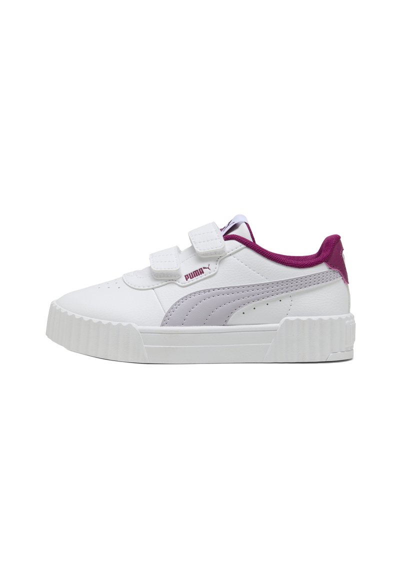 Sneakers sintetici bianchi con dettagli in viola, punta tonda, cinturini in Velcro e suola testurizzata. Presentano un evidente logo PUMA sul lato.