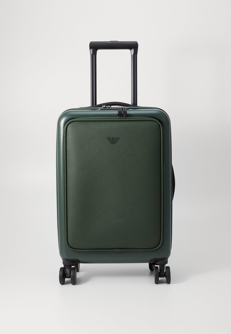Harde koffer in donkergroen, met een gladde textuur, zwarte uitschuifbare handgreep en vier zwarte wielen voor mobiliteit.