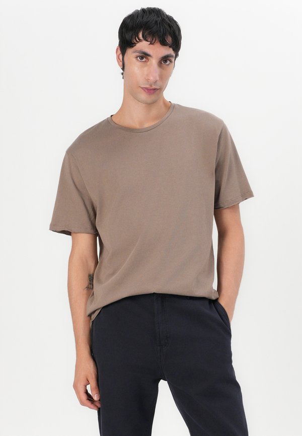 KENDRICK - Basic T-shirt4