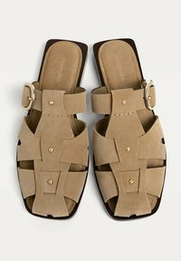 Stradivarius CAGE - Mules - beige