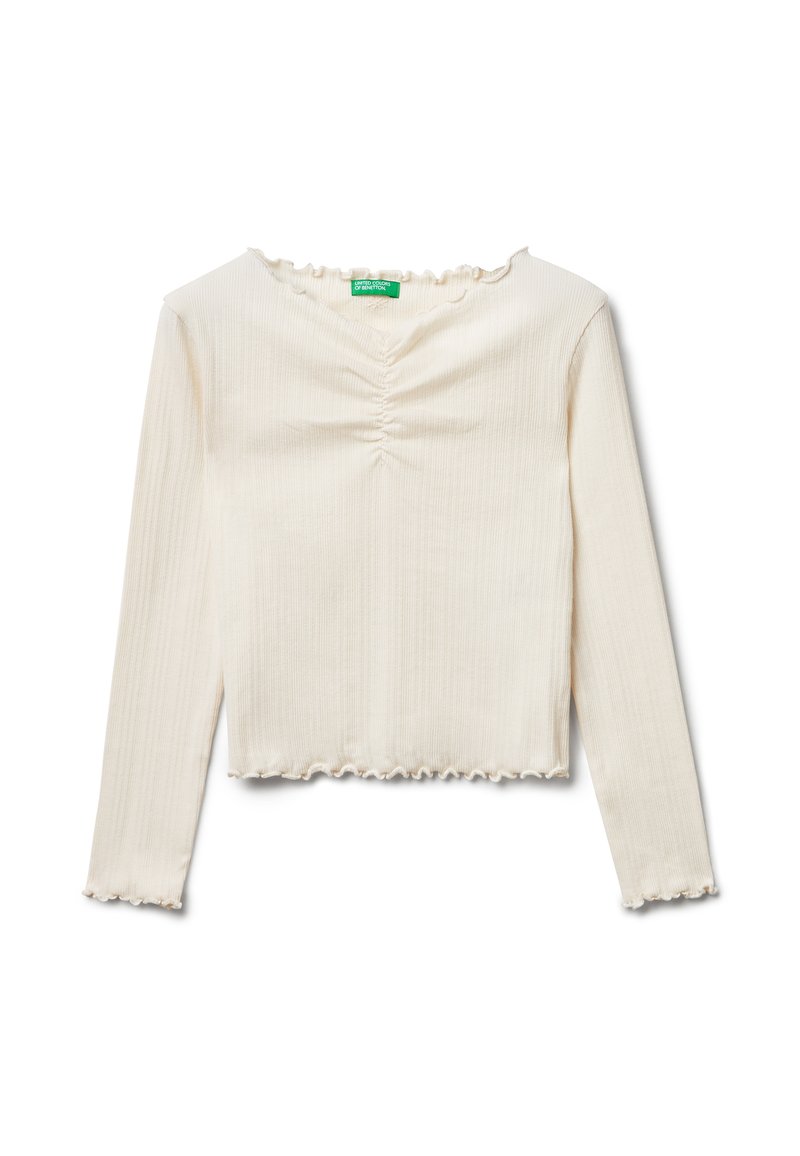 Cremefarbener Langarm-Top mit gerippter Textur, gerafftem Zentrum sowie Rüschenkragen und -saum. Kürzere Länge und figurschnitt.
