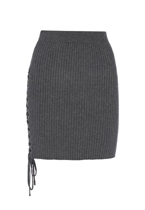 Sötétszürke bordázott kötött miniszoknya magas derékkal és csipkés fűzőrészlettel a bal oldalon, laza megkötőkkel a végén.