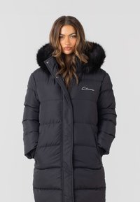 CLOSURE London LONGLINE PUFFER WITH FUR HOOD - Zimní kabát - black