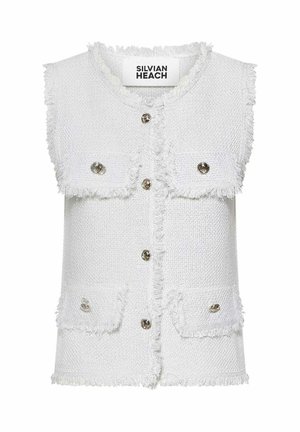 Gilet bianco senza maniche con texture, bordi frangiati, quattro tasche con patta e bottone, e bottoni color oro sulla parte anteriore.