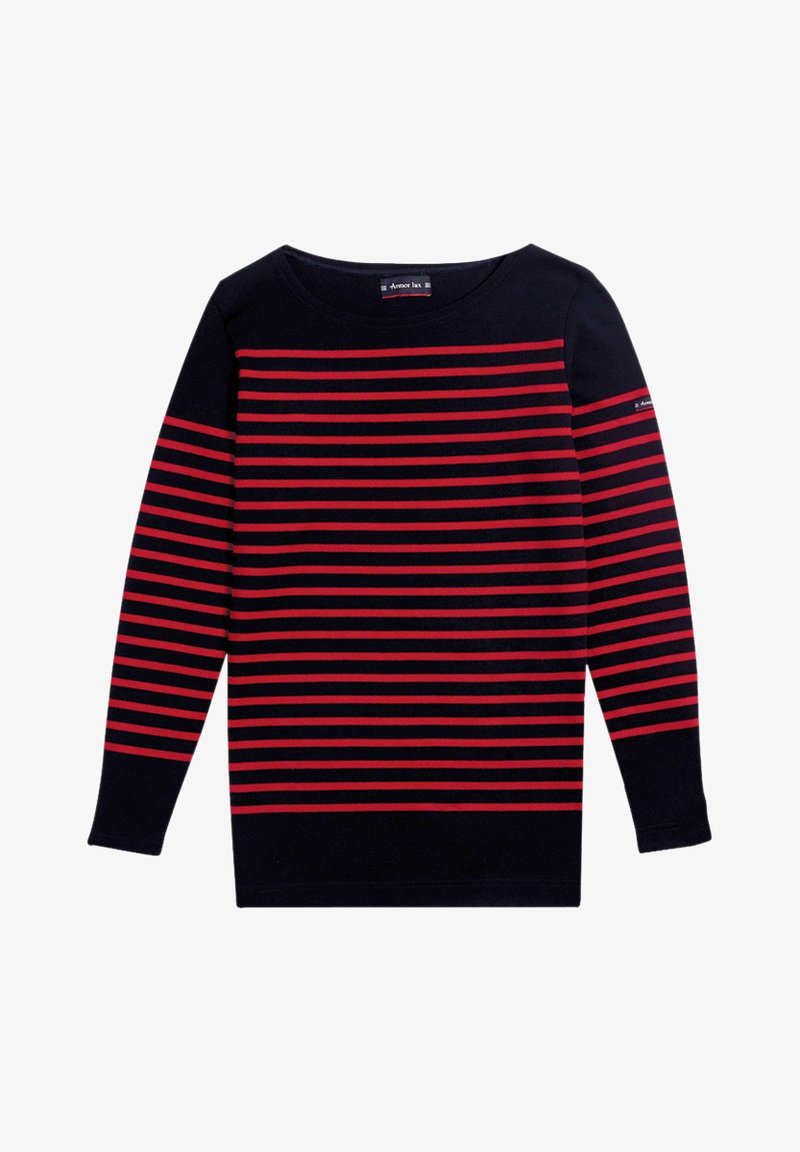 Haut à manches longues bleu marine avec des rayures horizontales rouges. Col rond et texture douce. Présente un petit logo en accent sur la manche.