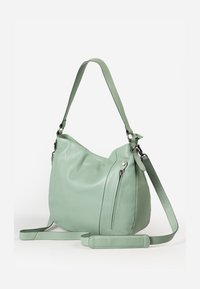 Borsa a spalla verde in pelle con un design morbido, tracolla regolabile e tasca frontale con zip. Texture liscia e forma arrotondata.