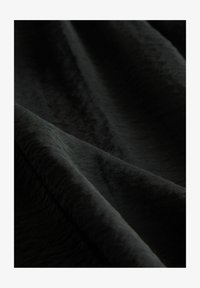 Non selezionato, black